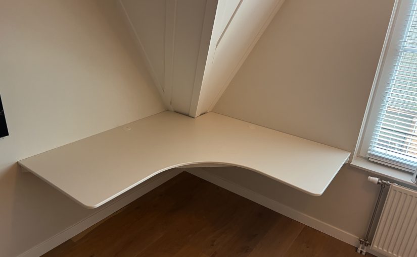 Zwevend bureau op maat